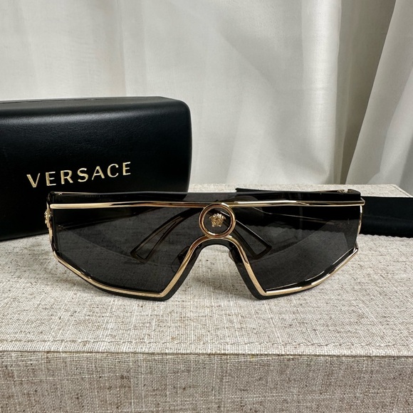 Versace Accessories - Versace Sunglasses